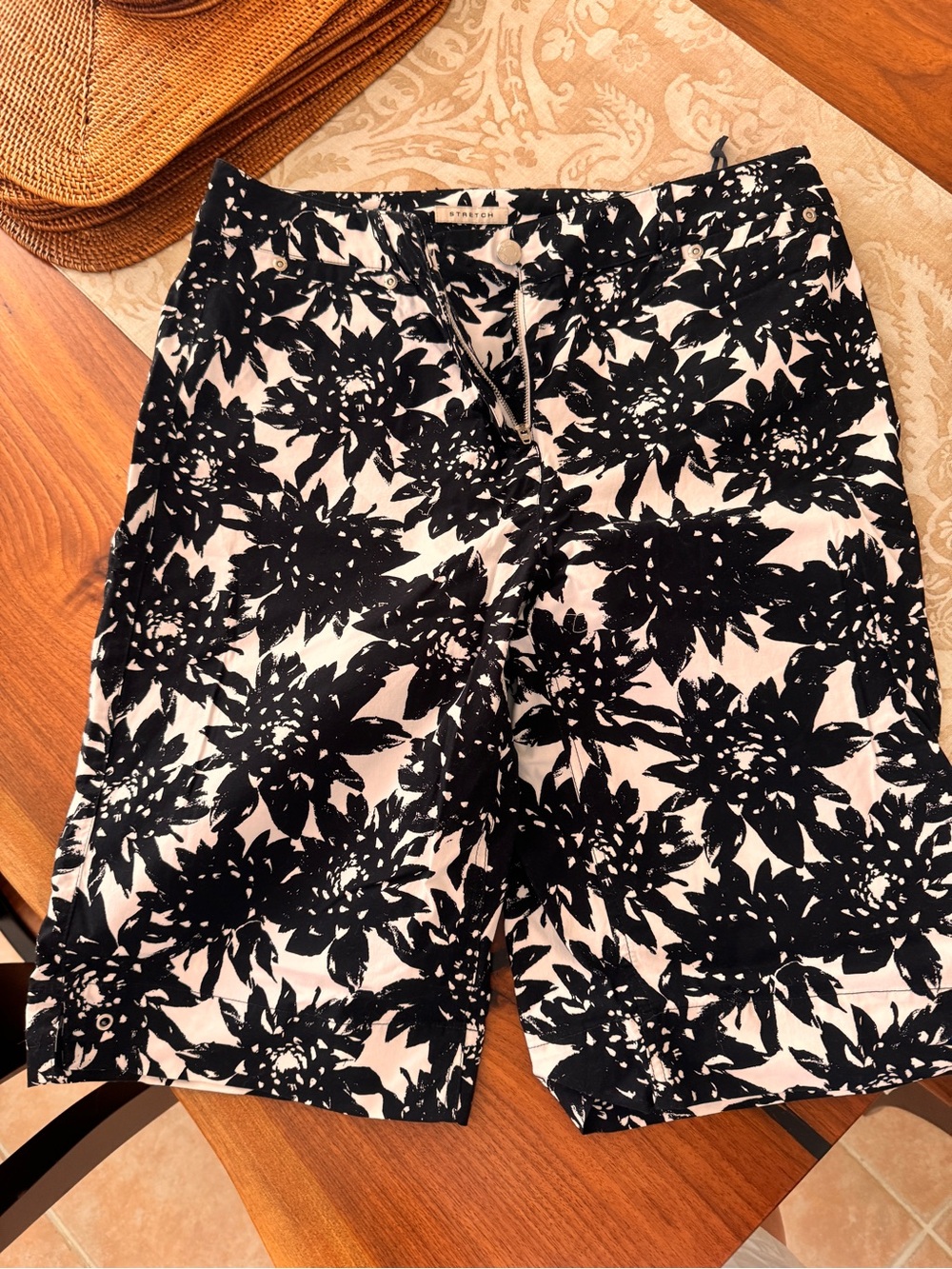 Jones New York Sport Bermuda length with stretch SZ 10